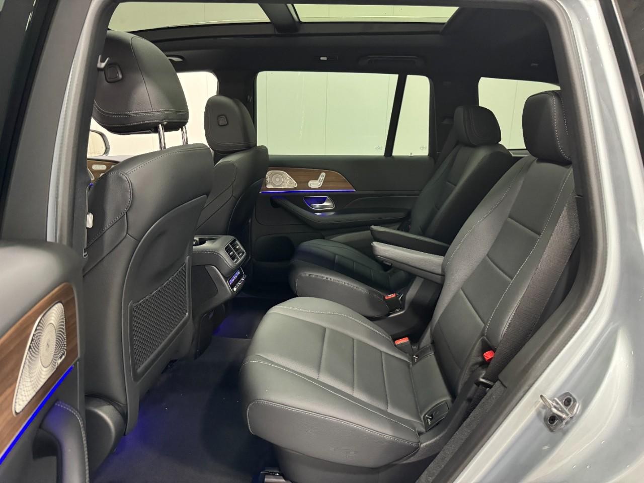 Mercedes-Benz GLS Vehicle Full-screen Gallery Image 9