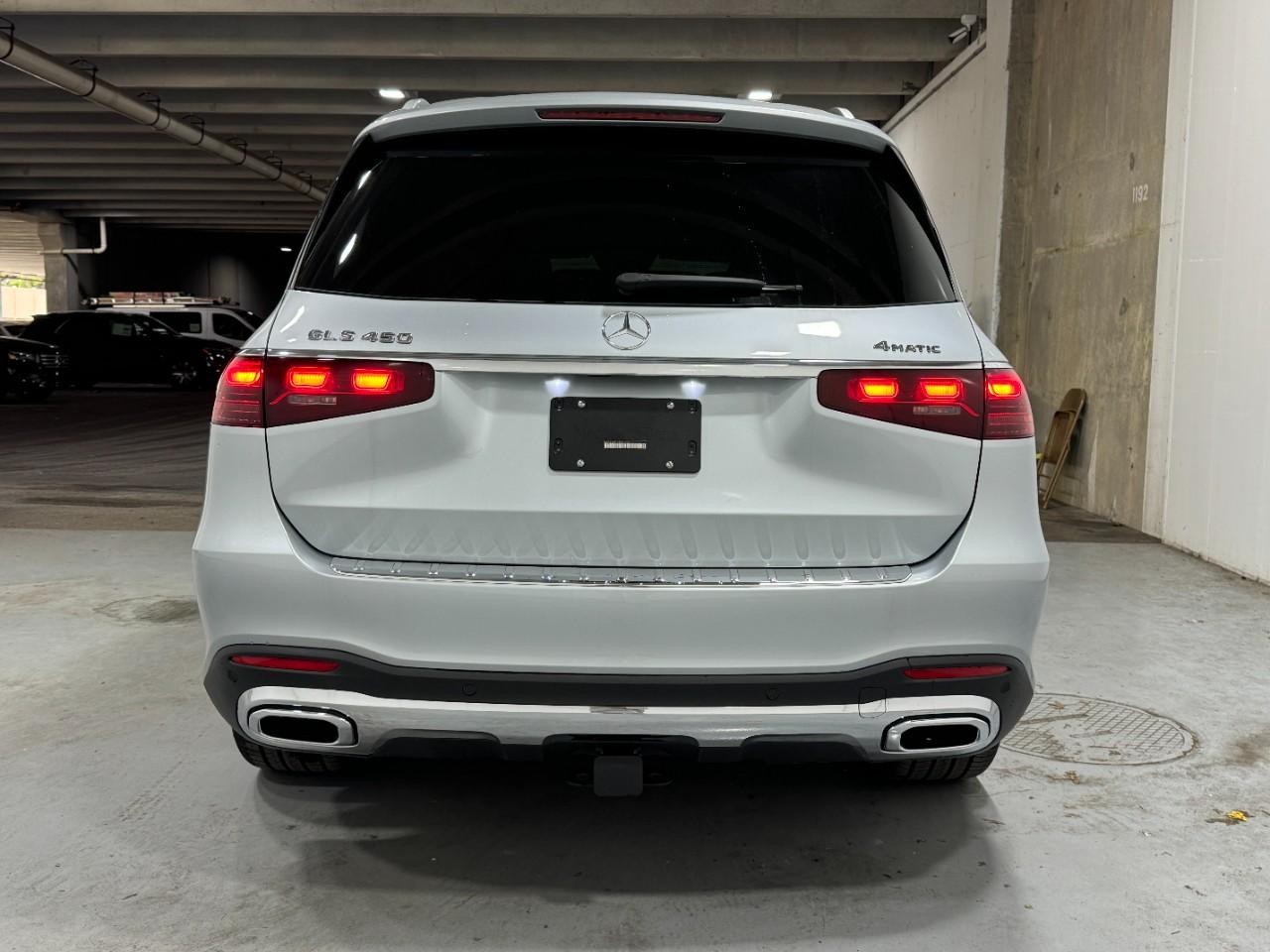 Mercedes-Benz GLS Vehicle Full-screen Gallery Image 10