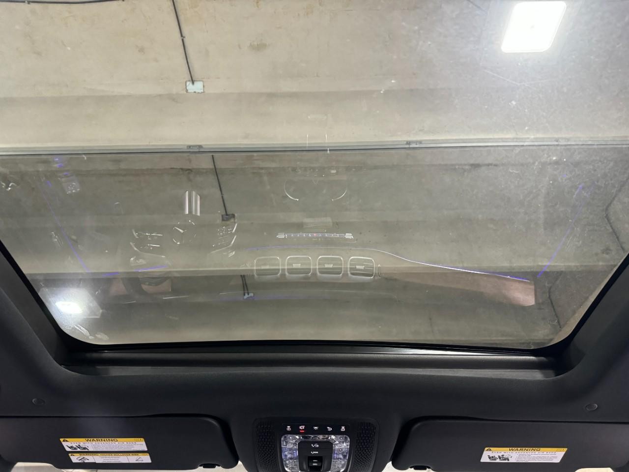 Mercedes-Benz GLS Vehicle Full-screen Gallery Image 14