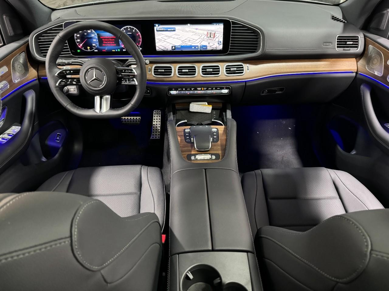 Mercedes-Benz GLS Vehicle Full-screen Gallery Image 15