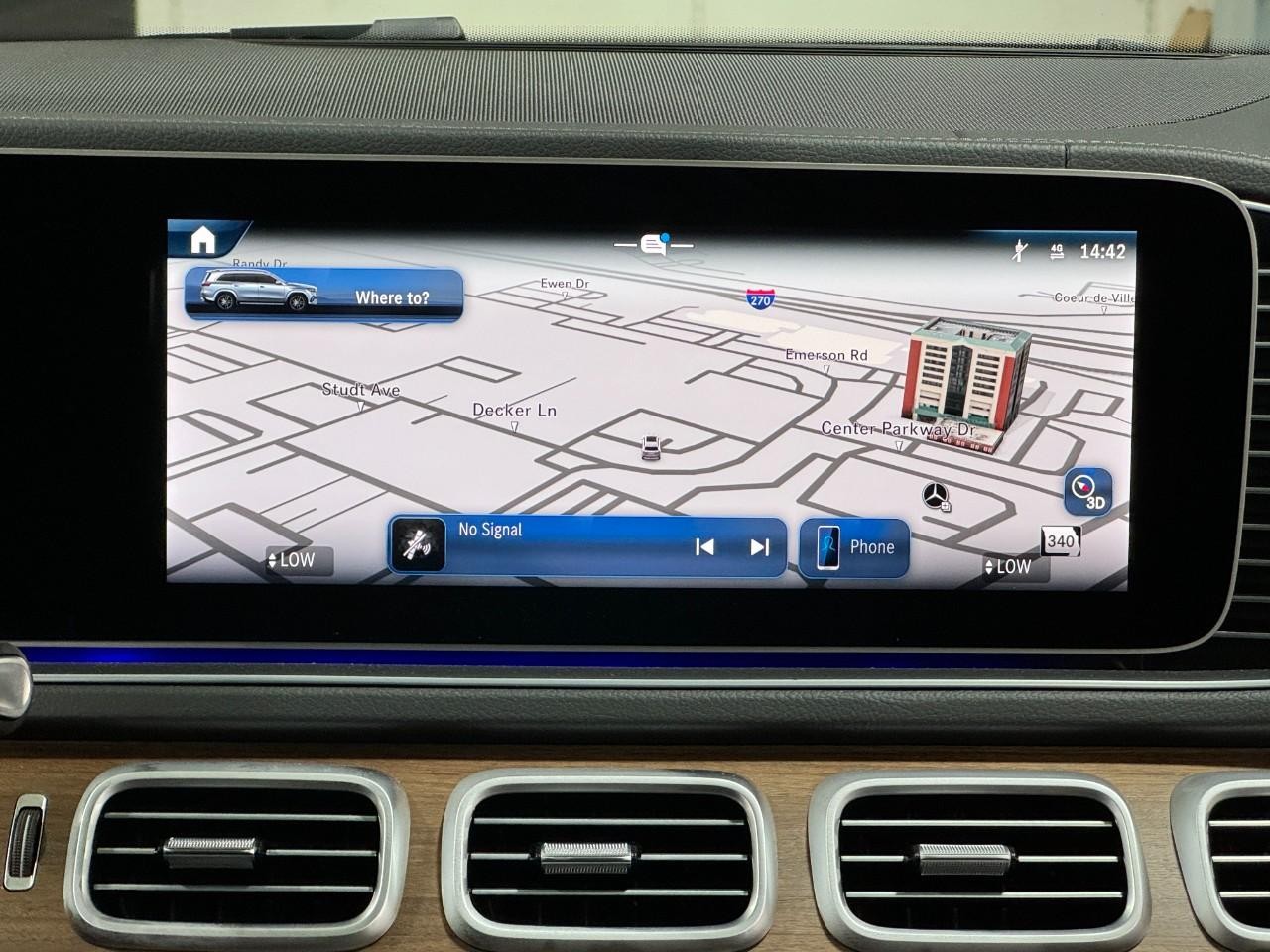 Mercedes-Benz GLS Vehicle Full-screen Gallery Image 17