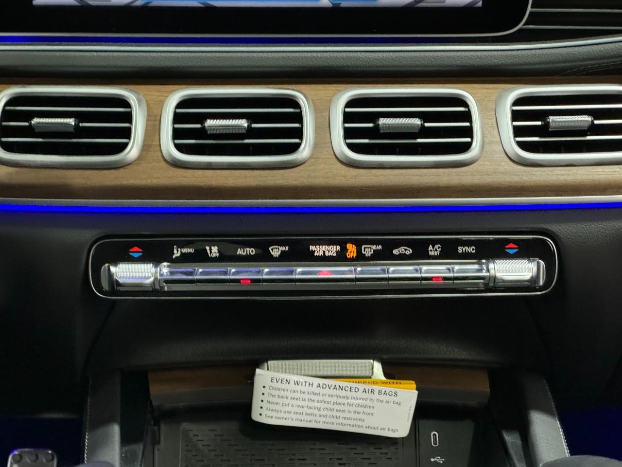 Mercedes-Benz GLS Vehicle Full-screen Gallery Image 18