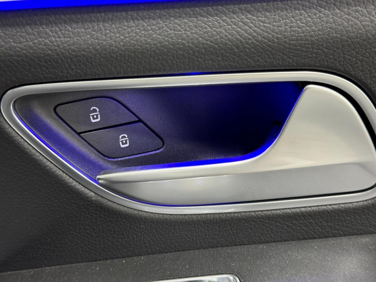 Mercedes-Benz GLS Vehicle Full-screen Gallery Image 25