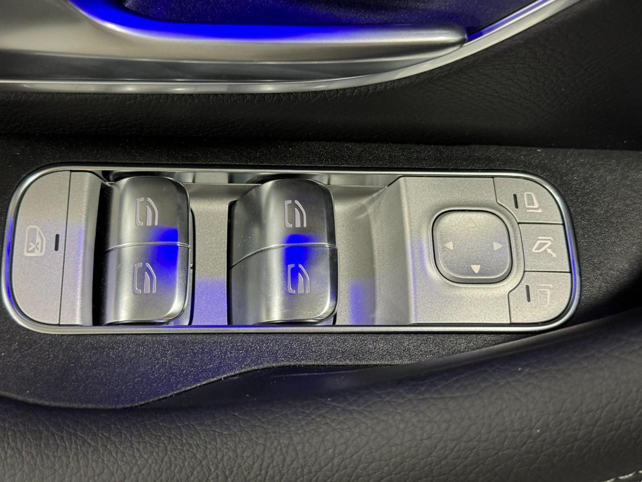 Mercedes-Benz GLS Vehicle Full-screen Gallery Image 30