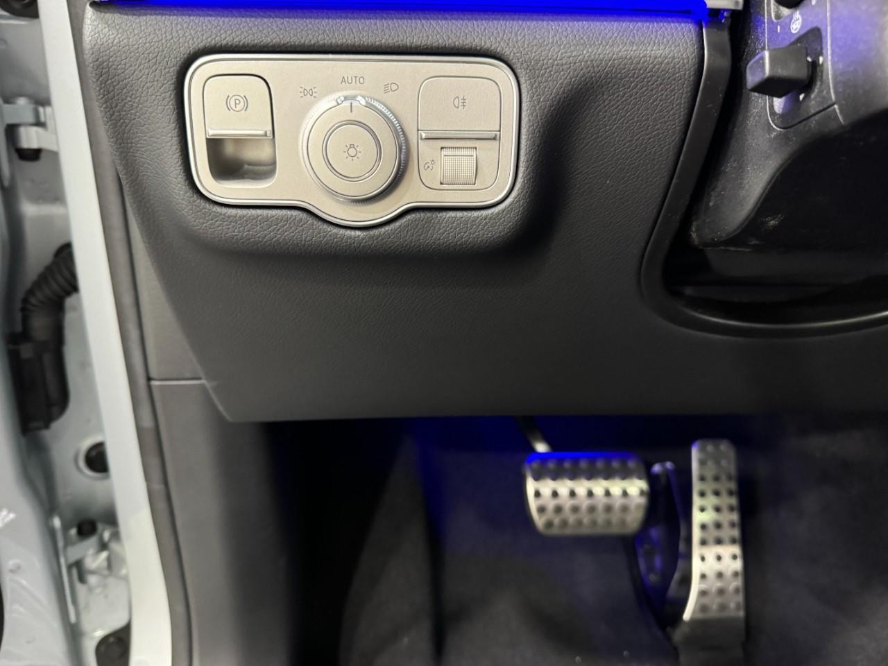 Mercedes-Benz GLS Vehicle Full-screen Gallery Image 35