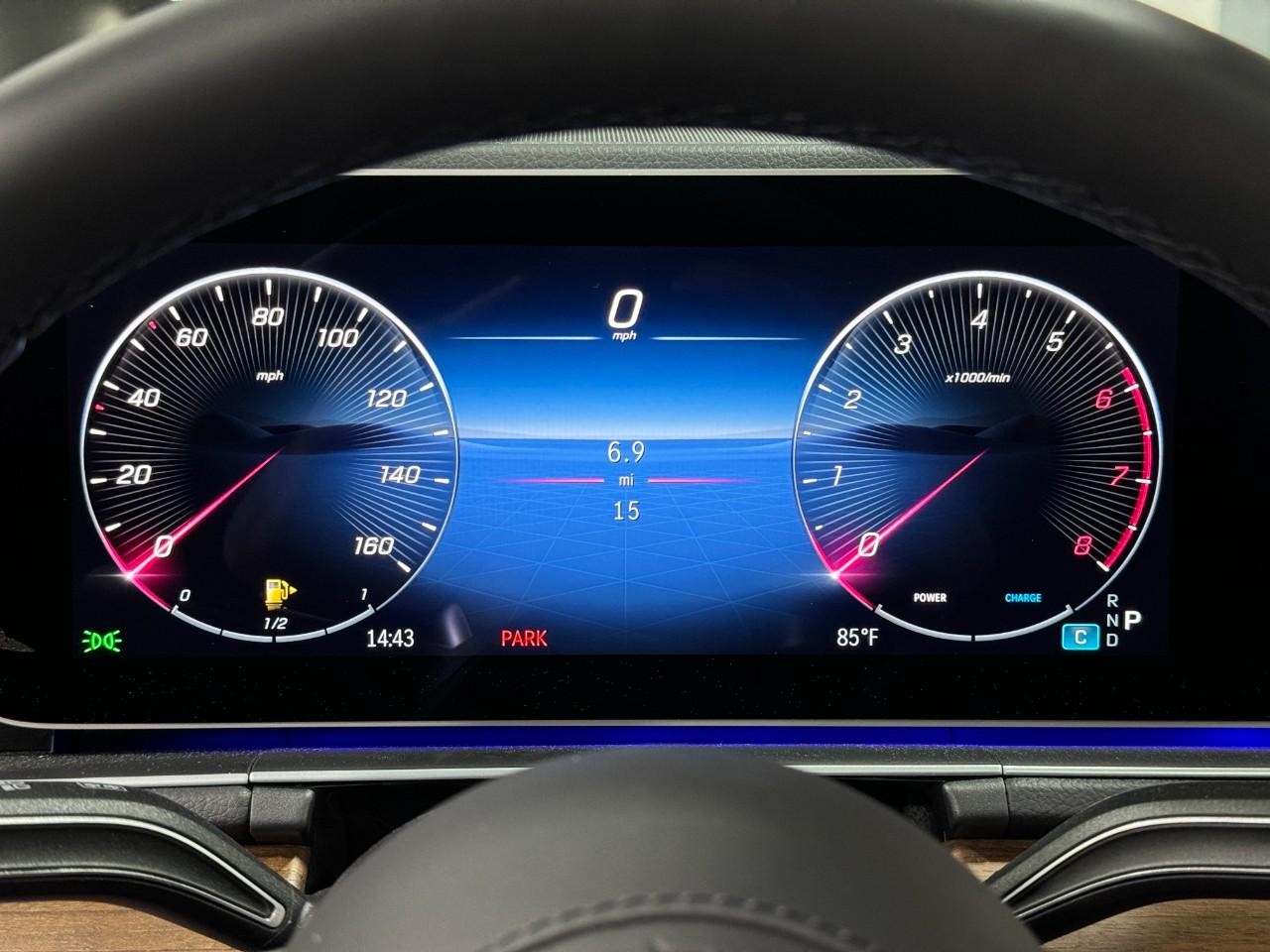 Mercedes-Benz GLS Vehicle Full-screen Gallery Image 38