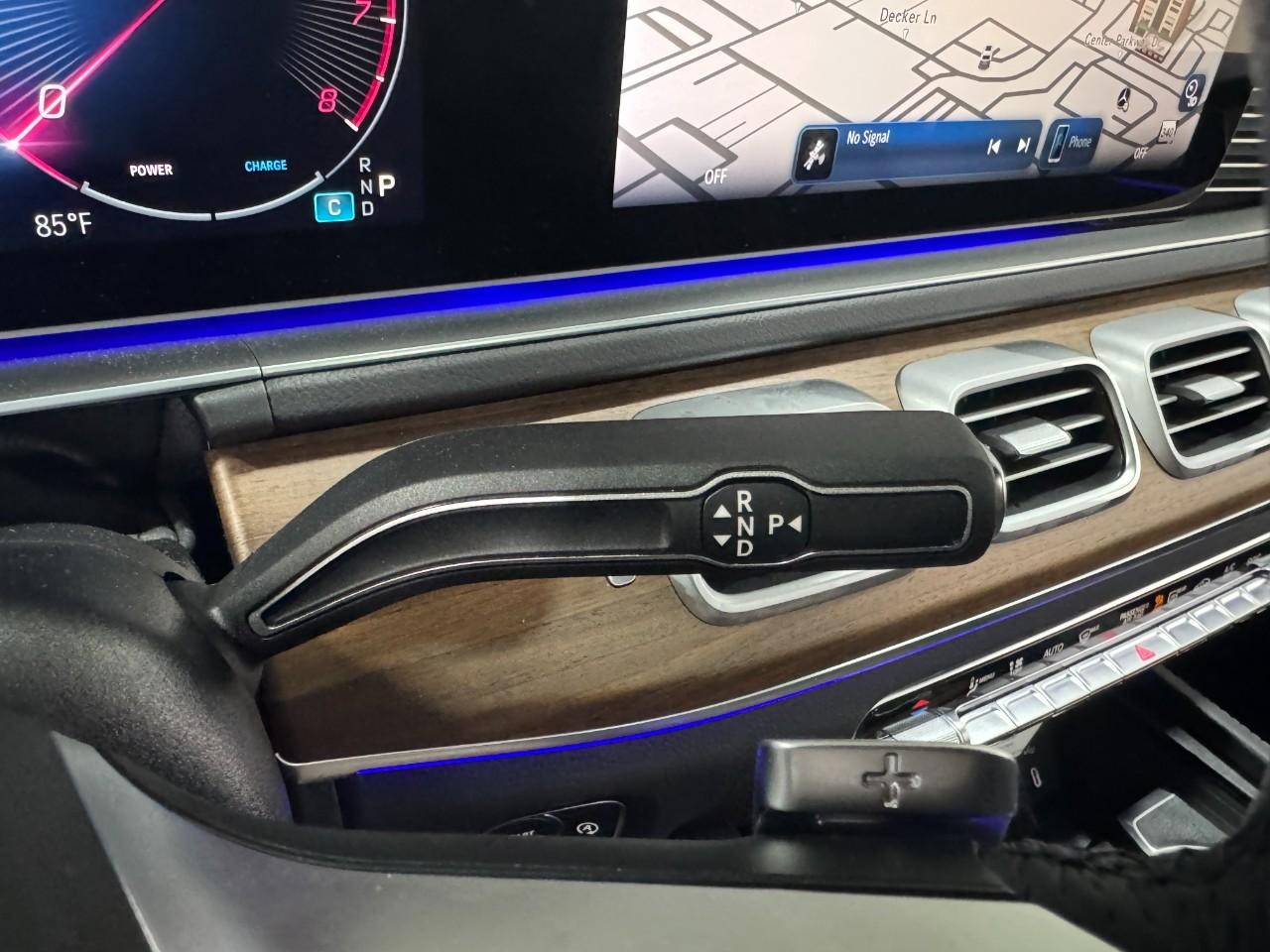 Mercedes-Benz GLS Vehicle Full-screen Gallery Image 39