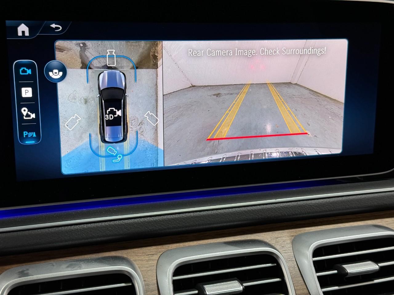 Mercedes-Benz GLS Vehicle Full-screen Gallery Image 40