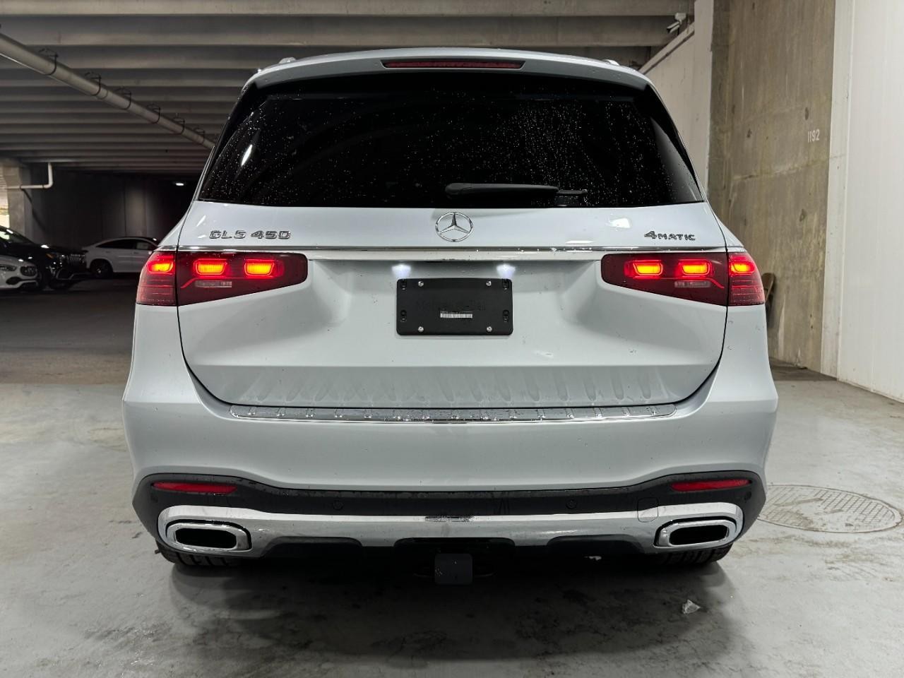 Mercedes-Benz GLS Vehicle Full-screen Gallery Image 10