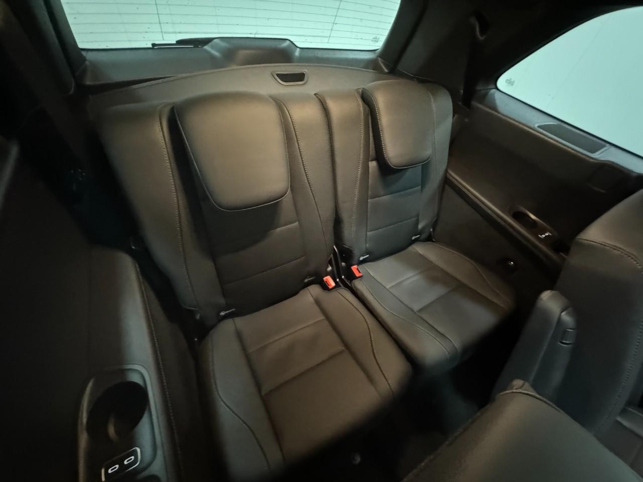 Mercedes-Benz GLS Vehicle Full-screen Gallery Image 11