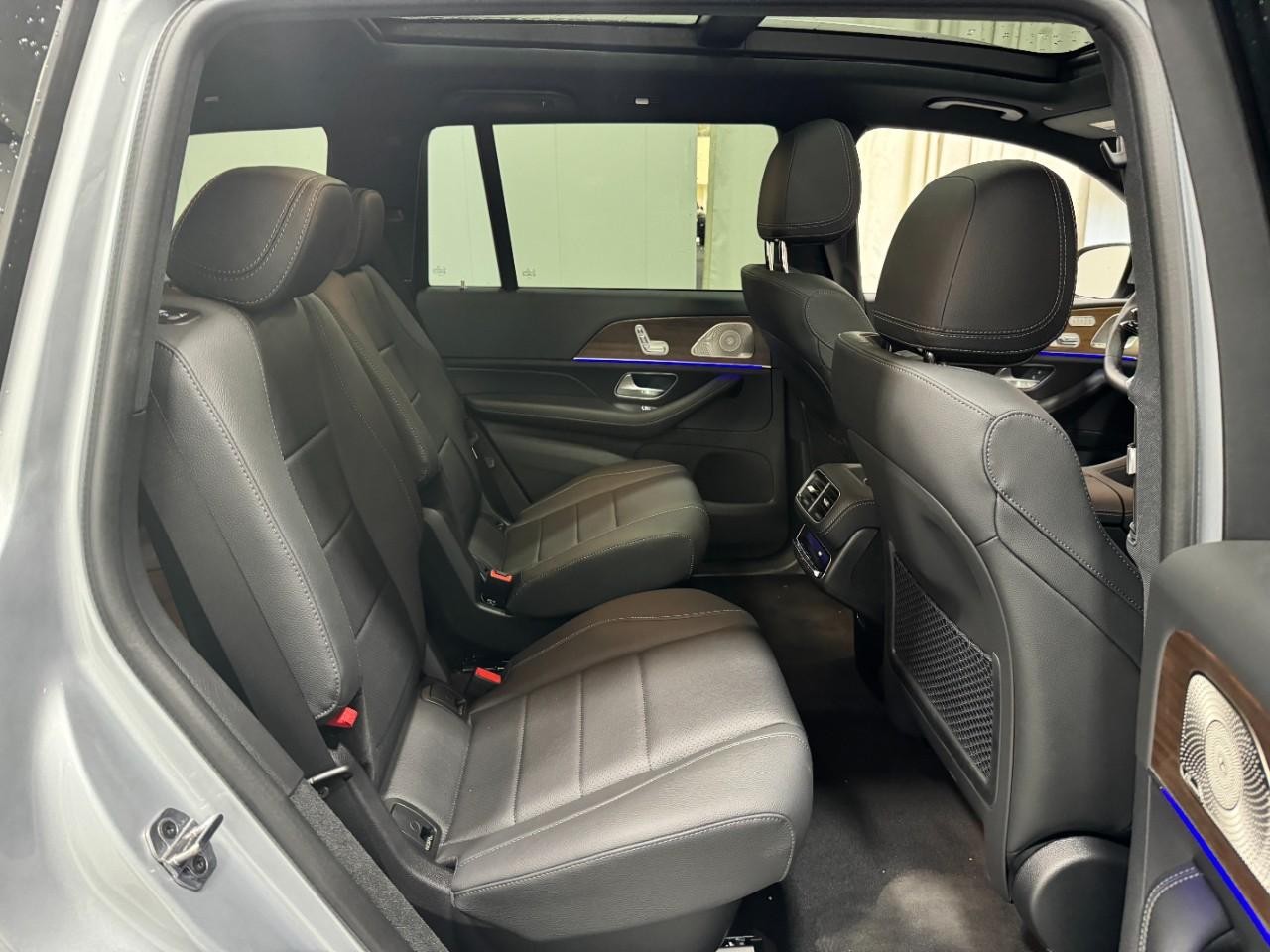 Mercedes-Benz GLS Vehicle Full-screen Gallery Image 12