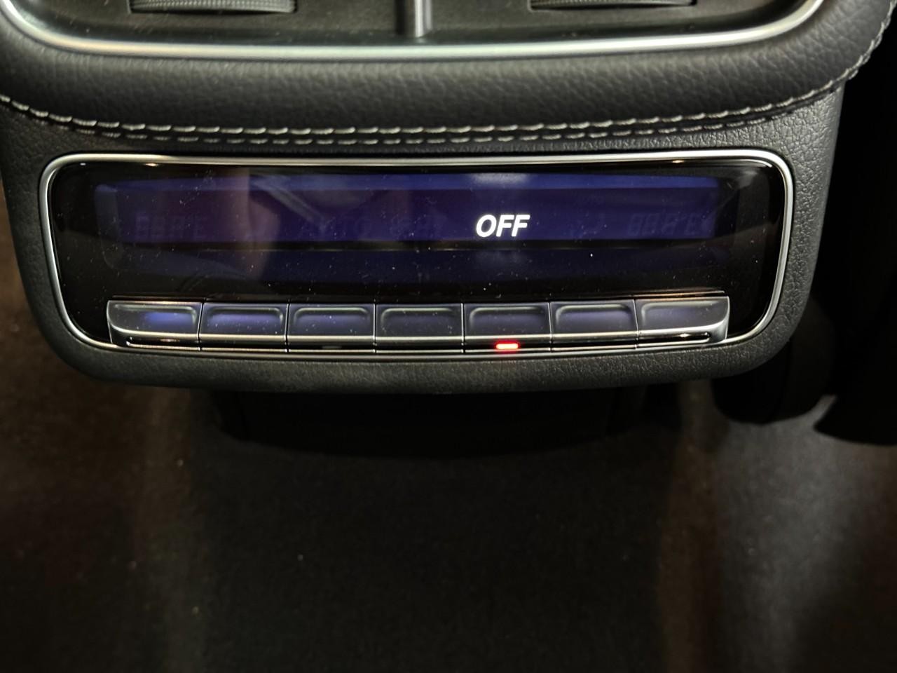 Mercedes-Benz GLS Vehicle Full-screen Gallery Image 13