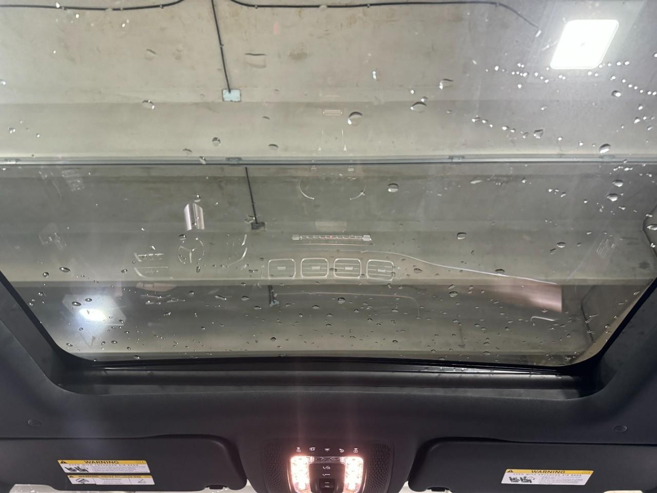 Mercedes-Benz GLS Vehicle Full-screen Gallery Image 14