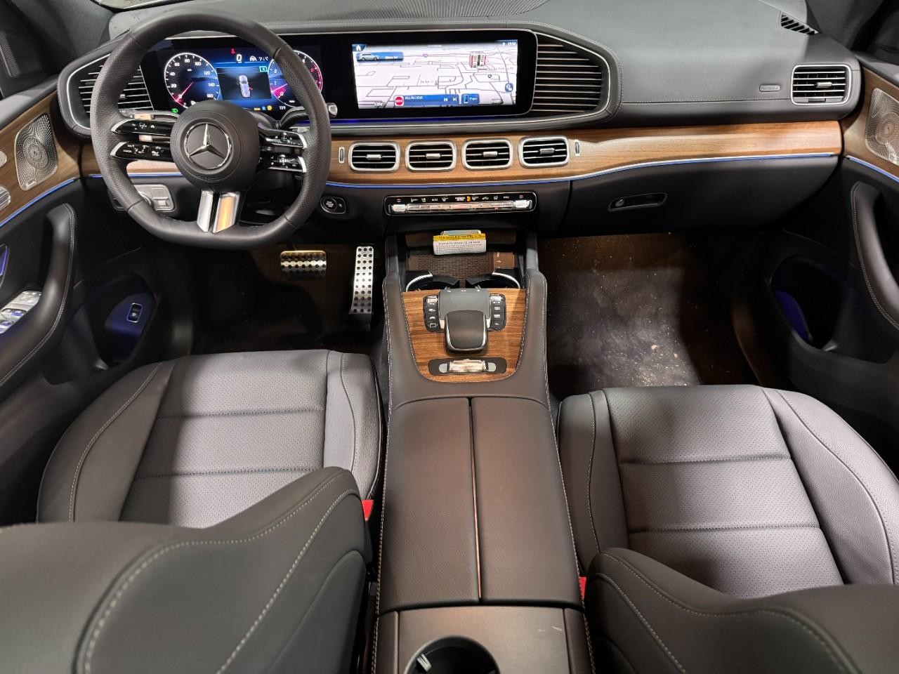 Mercedes-Benz GLS Vehicle Full-screen Gallery Image 15