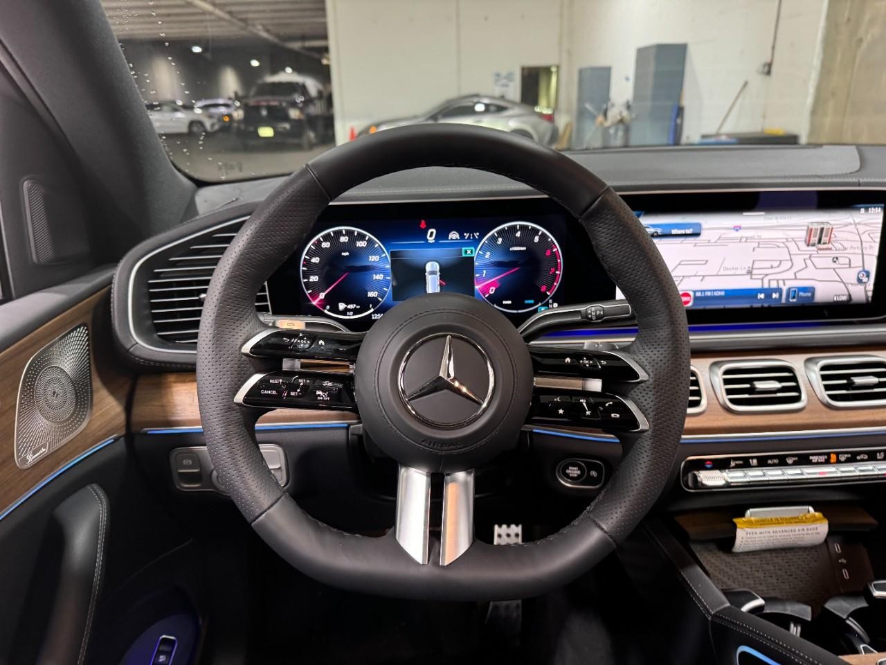 Mercedes-Benz GLS Vehicle Full-screen Gallery Image 16