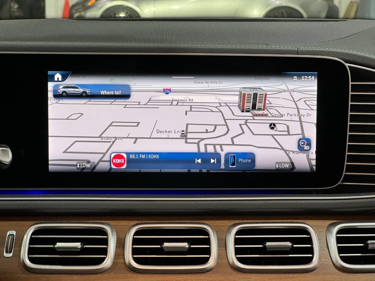 Mercedes-Benz GLS Vehicle Full-screen Gallery Image 17