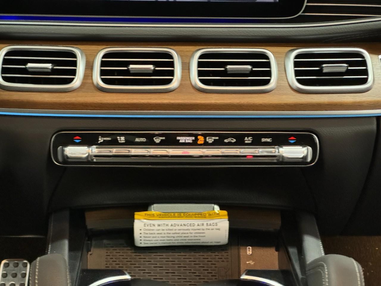 Mercedes-Benz GLS Vehicle Full-screen Gallery Image 18