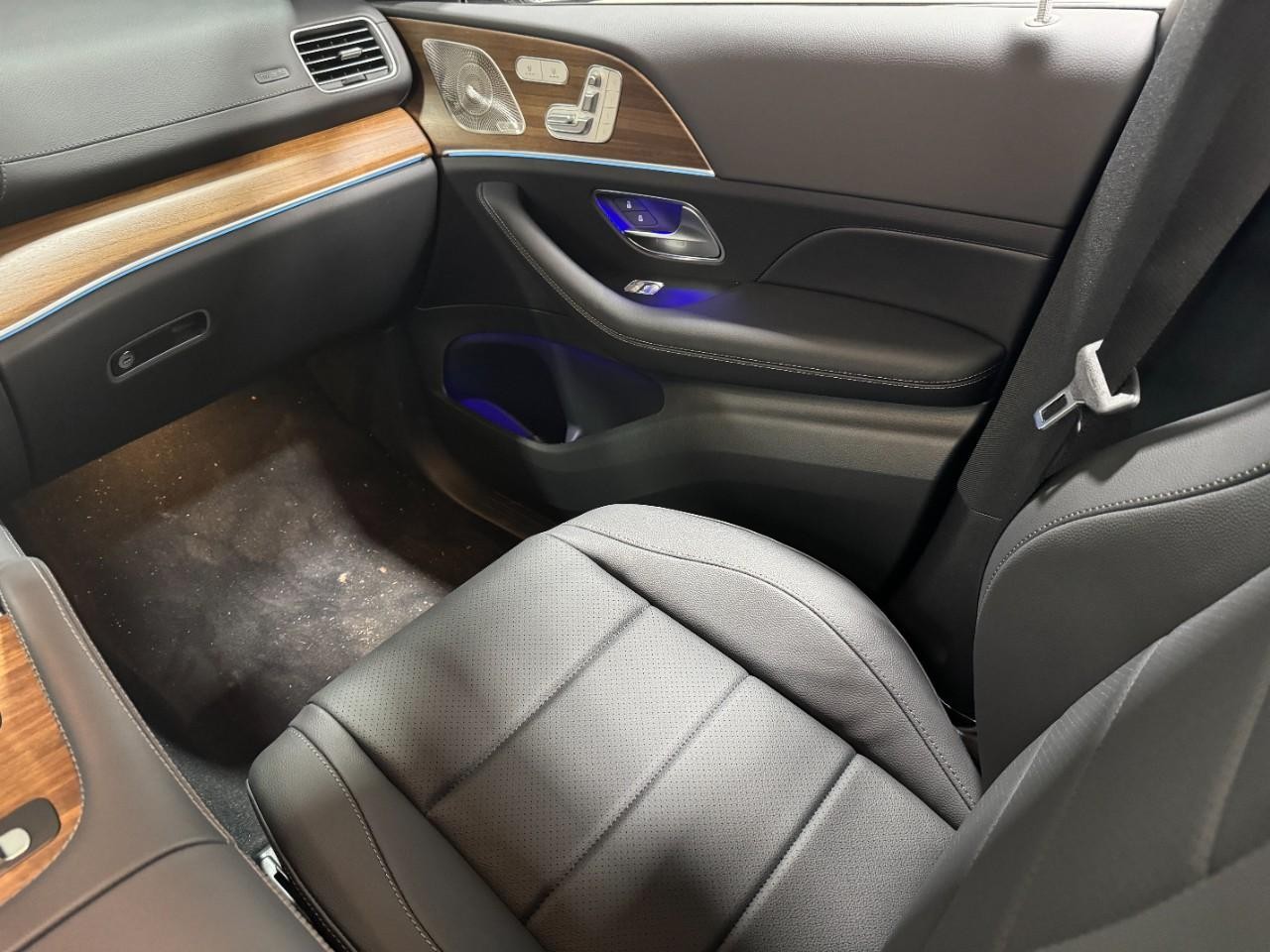 Mercedes-Benz GLS Vehicle Full-screen Gallery Image 20