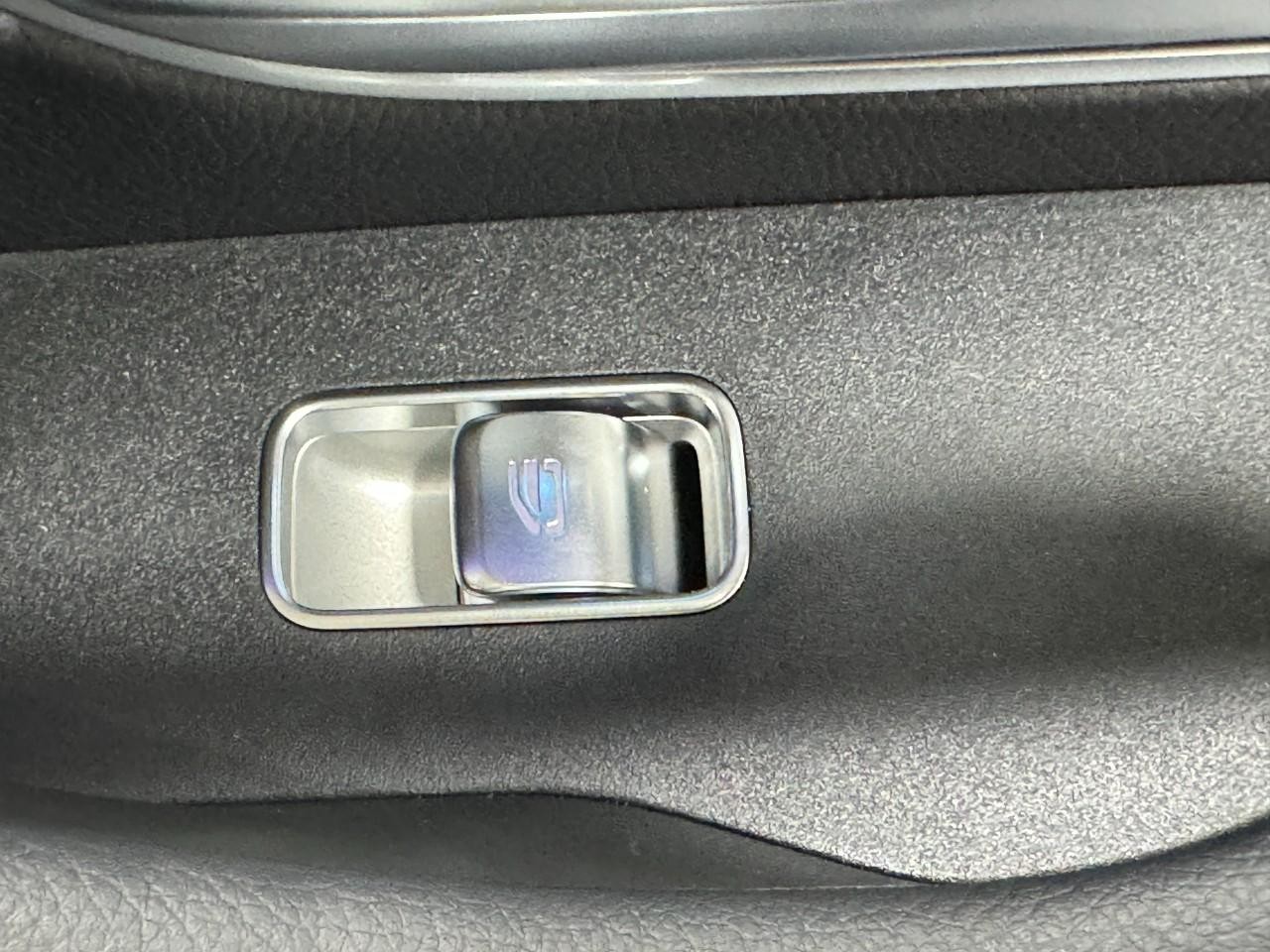 Mercedes-Benz GLS Vehicle Full-screen Gallery Image 26