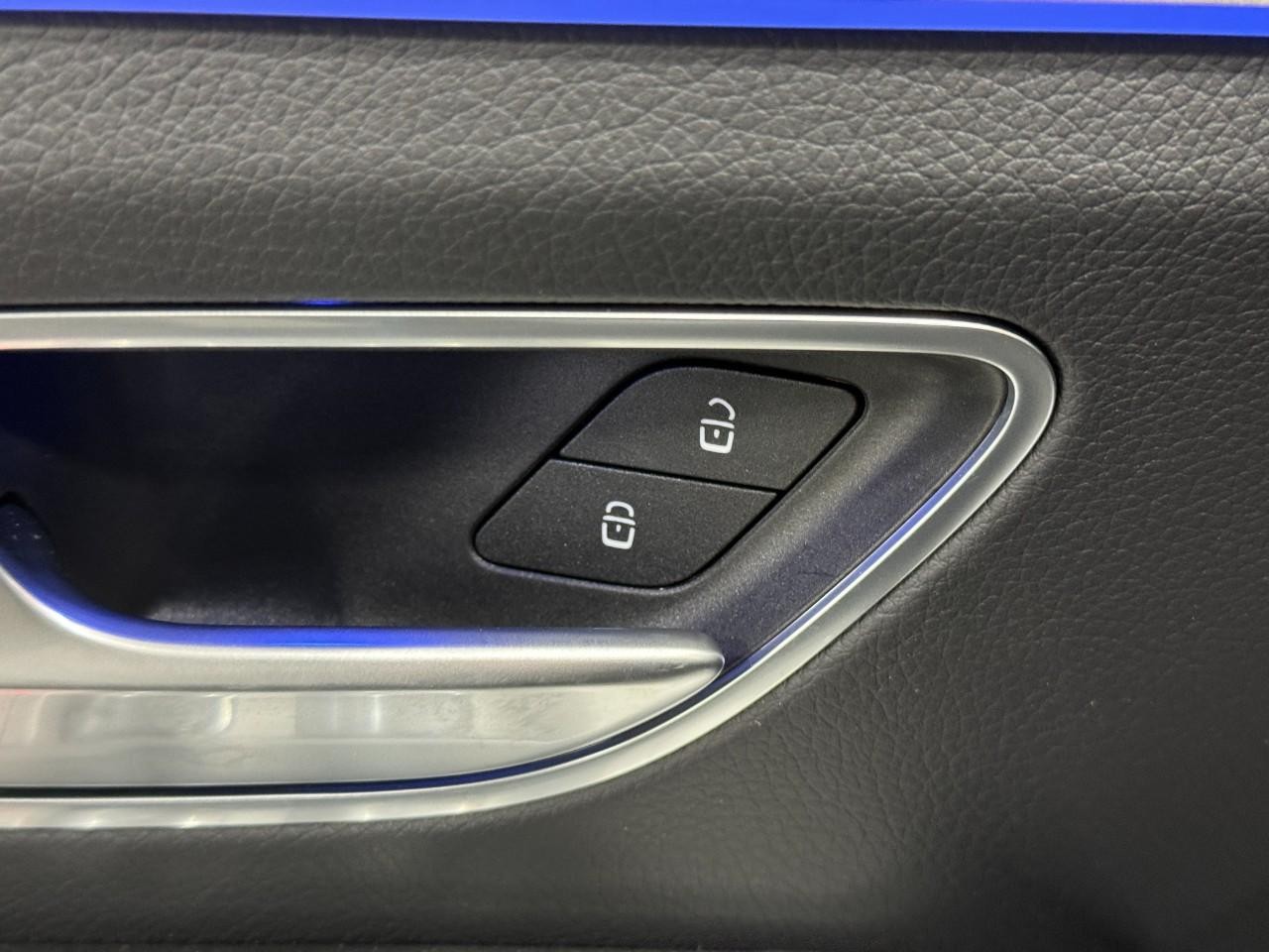 Mercedes-Benz GLS Vehicle Full-screen Gallery Image 29