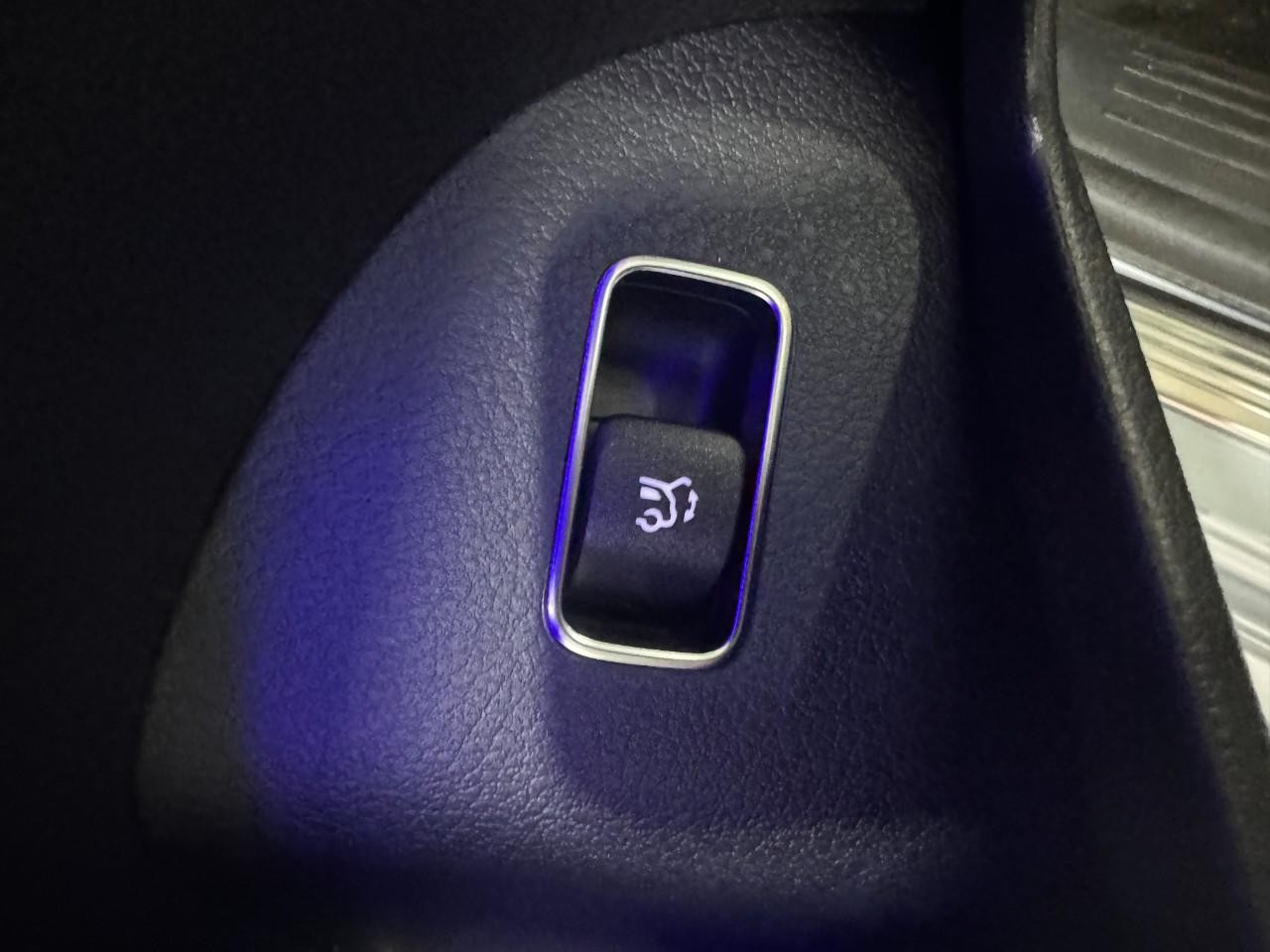 Mercedes-Benz GLS Vehicle Full-screen Gallery Image 31