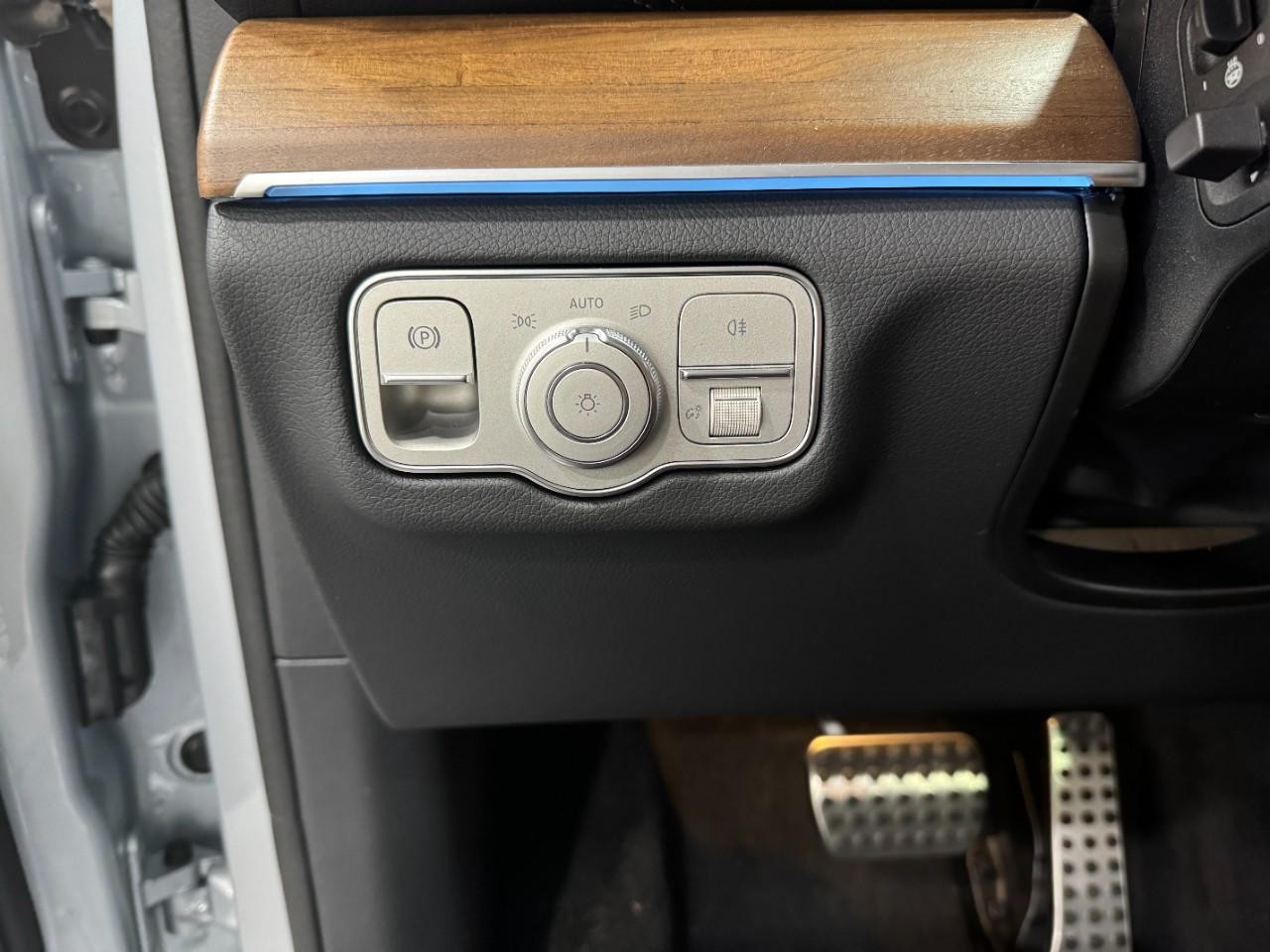 Mercedes-Benz GLS Vehicle Full-screen Gallery Image 35