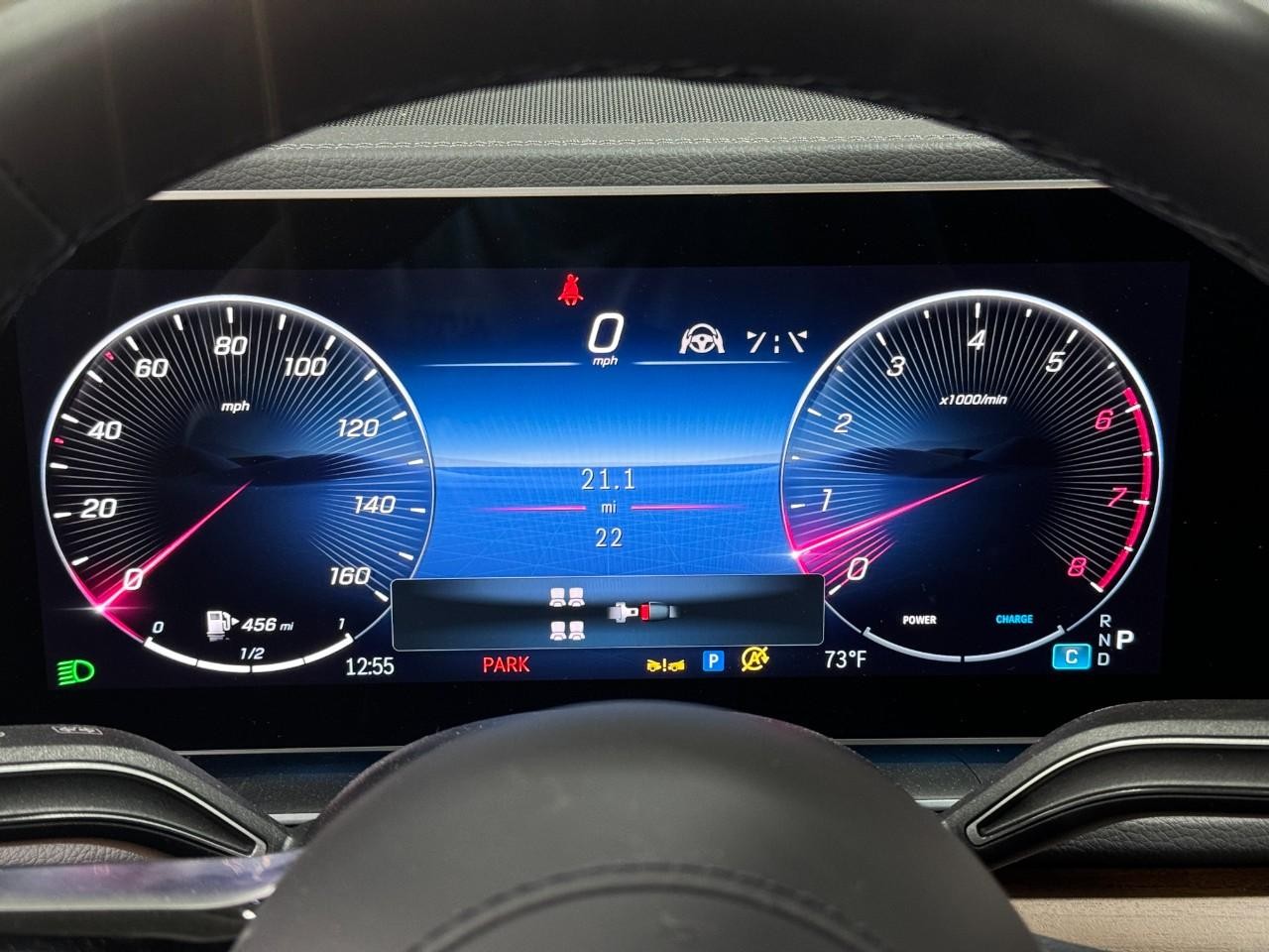 Mercedes-Benz GLS Vehicle Full-screen Gallery Image 38