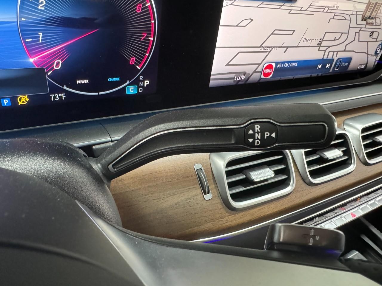 Mercedes-Benz GLS Vehicle Full-screen Gallery Image 39