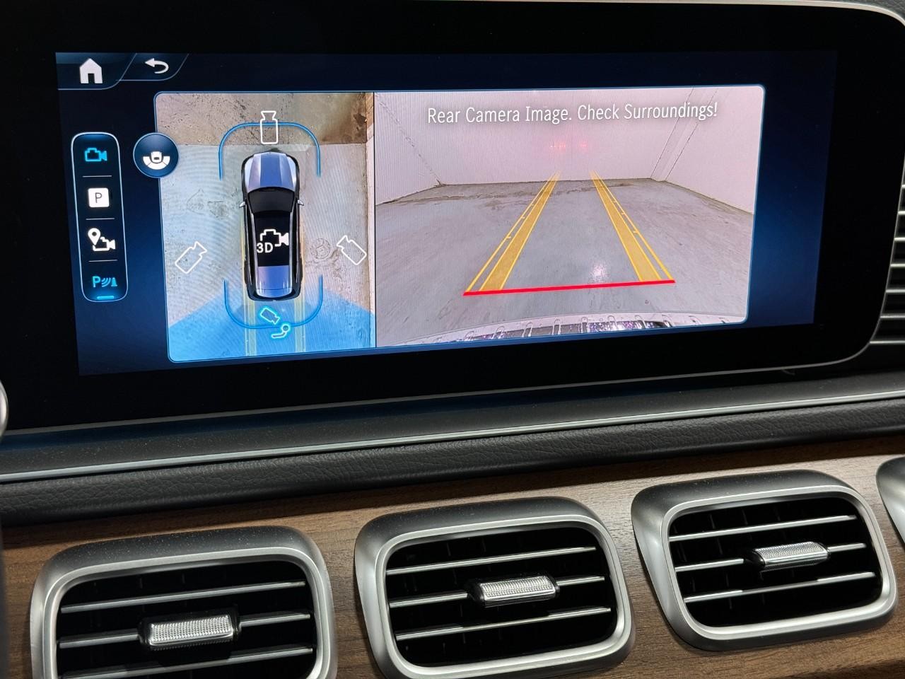 Mercedes-Benz GLS Vehicle Full-screen Gallery Image 40