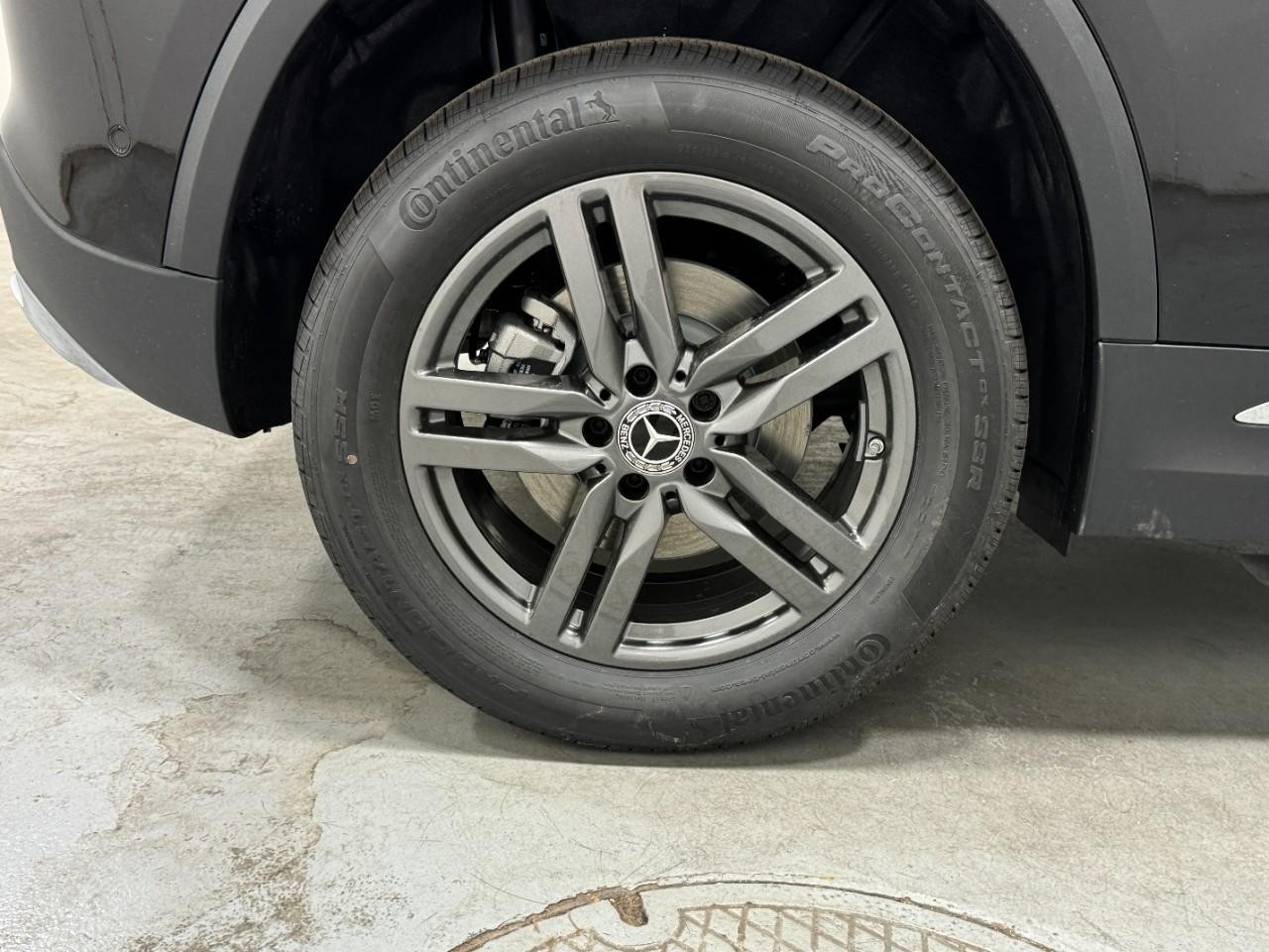 Mercedes-Benz GLA Vehicle Full-screen Gallery Image 5