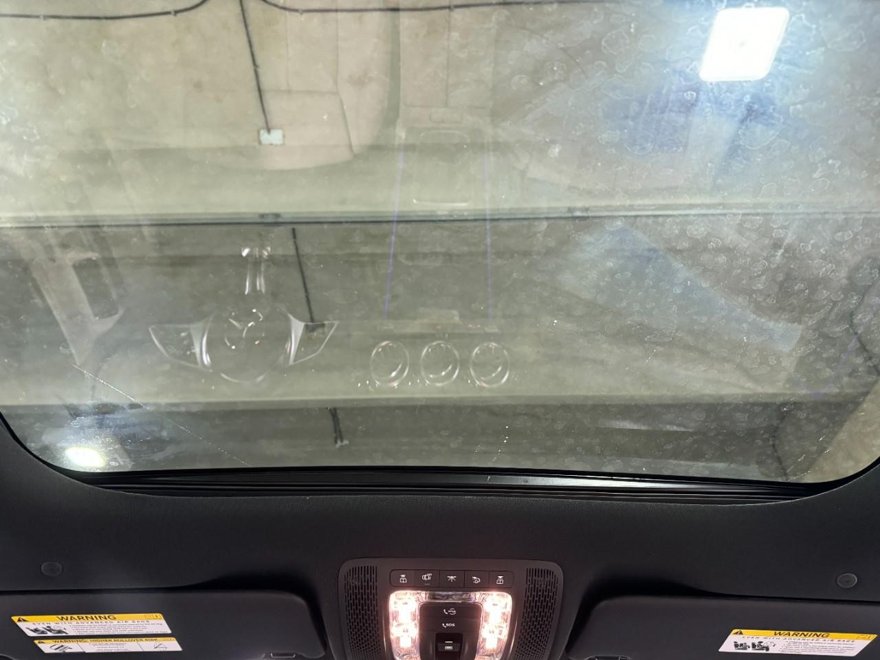 Mercedes-Benz GLA Vehicle Full-screen Gallery Image 11