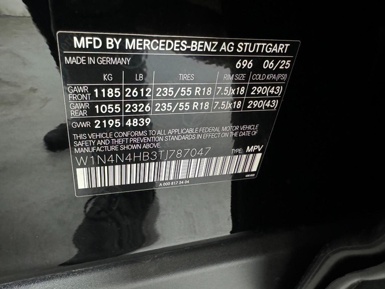 Mercedes-Benz GLA Vehicle Full-screen Gallery Image 37