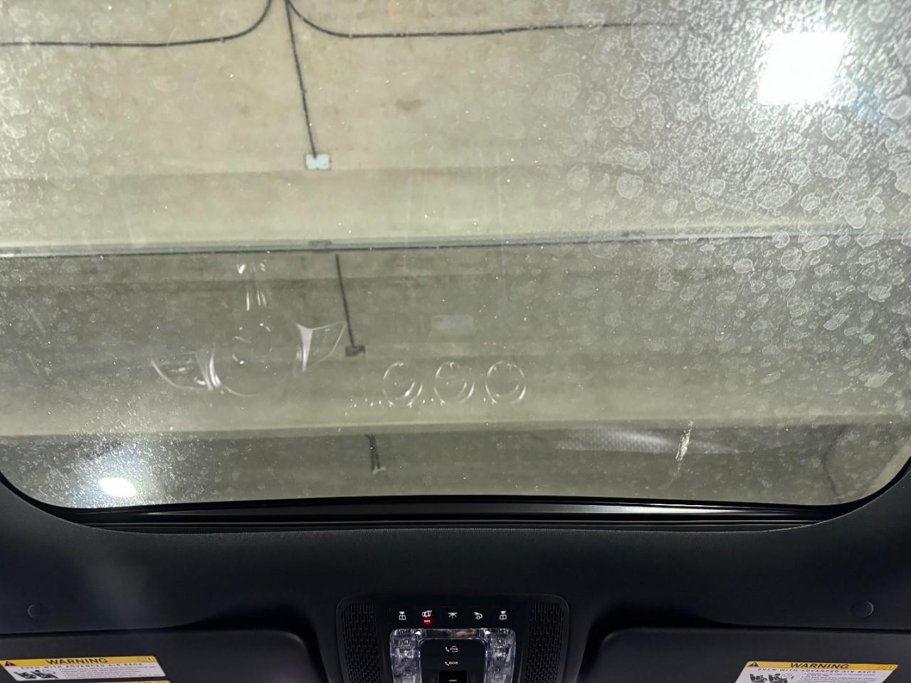 Mercedes-Benz GLA Vehicle Full-screen Gallery Image 11