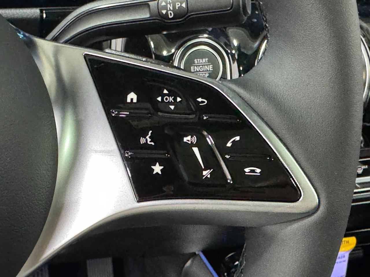 Mercedes-Benz GLA Vehicle Full-screen Gallery Image 33