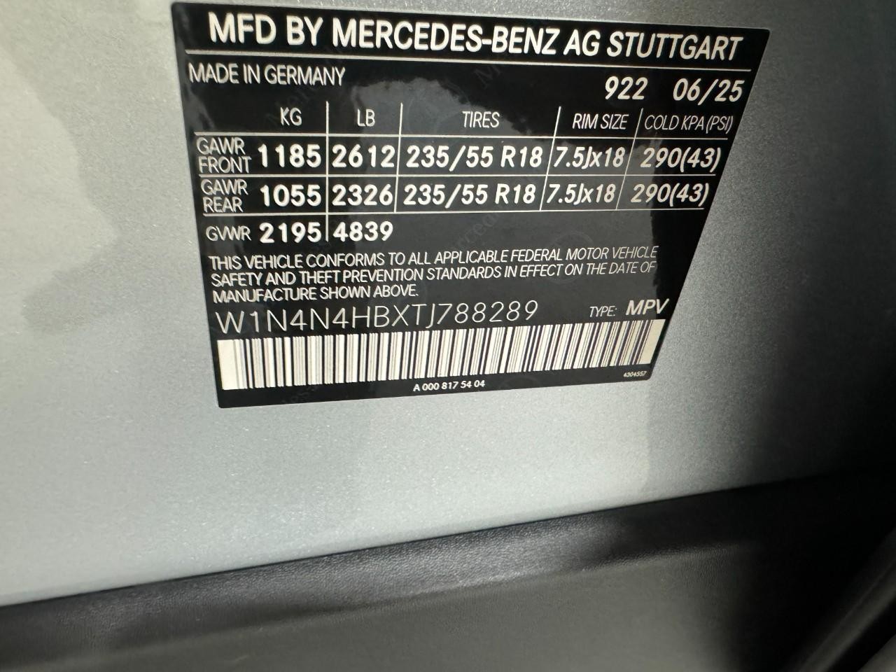 Mercedes-Benz GLA Vehicle Full-screen Gallery Image 37