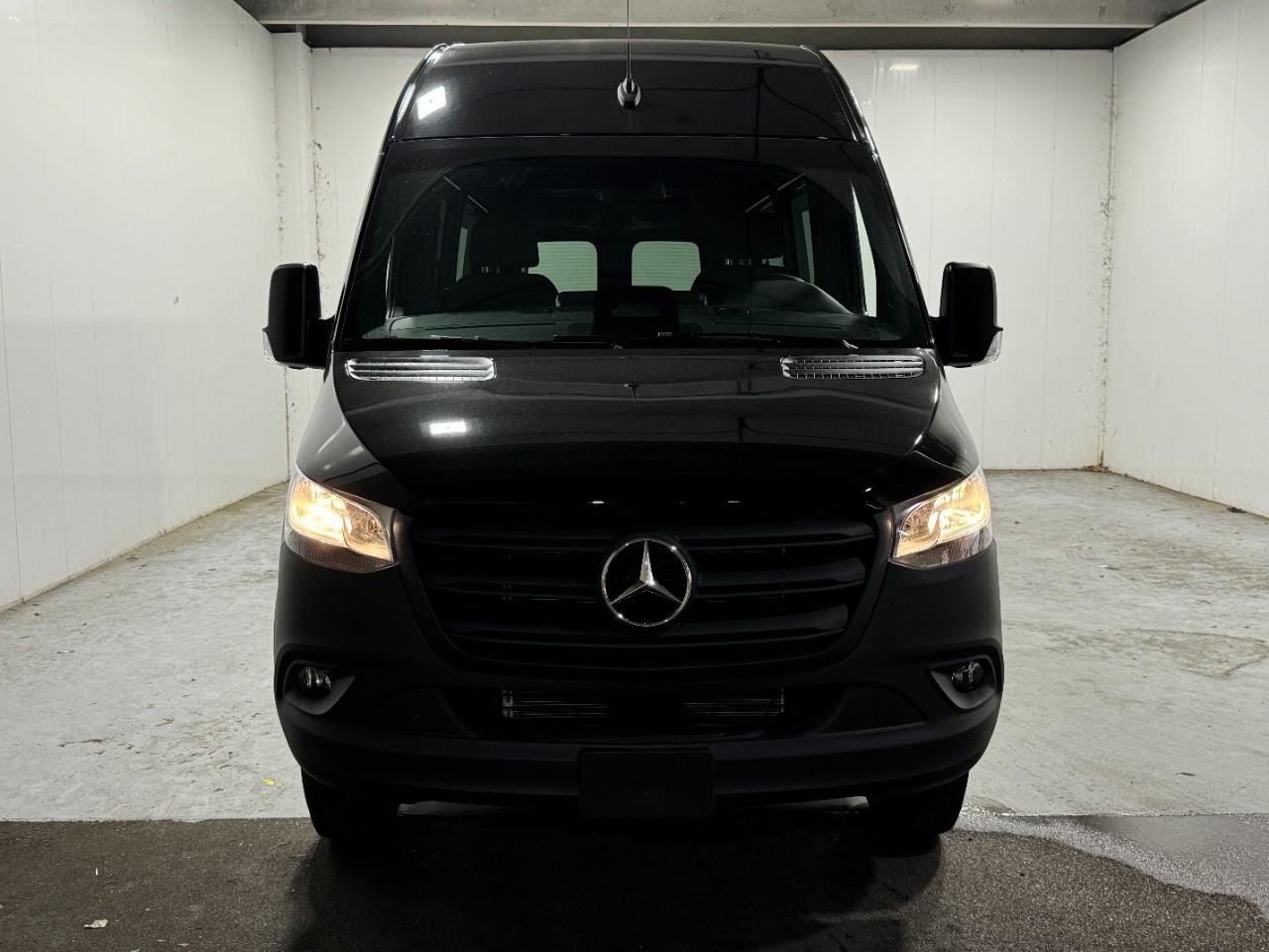 Mercedes-Benz Sprinter Cargo Van Vehicle Full-screen Gallery Image 7