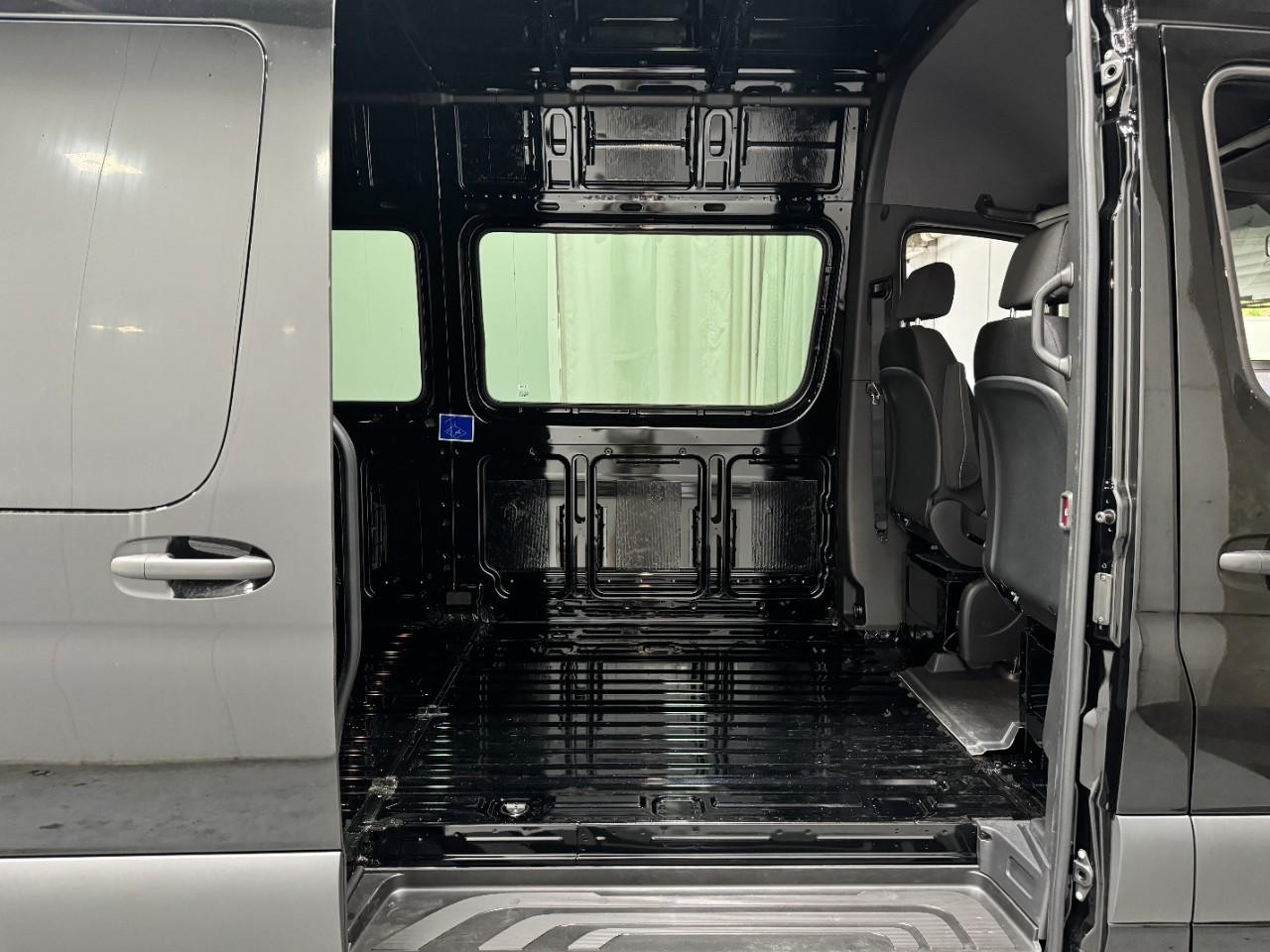 Mercedes-Benz Sprinter Cargo Van Vehicle Full-screen Gallery Image 10