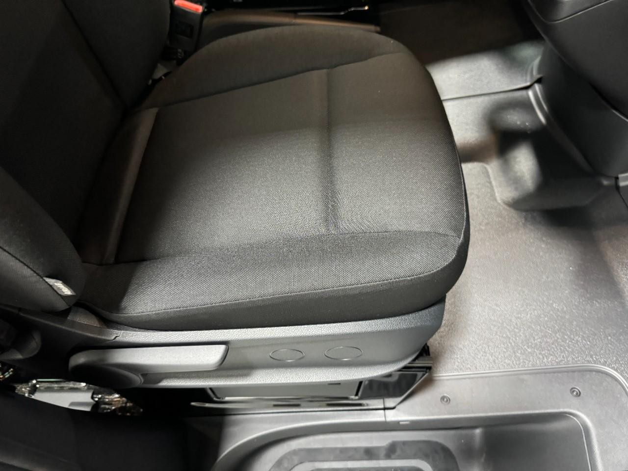 Mercedes-Benz Sprinter Cargo Van Vehicle Full-screen Gallery Image 18