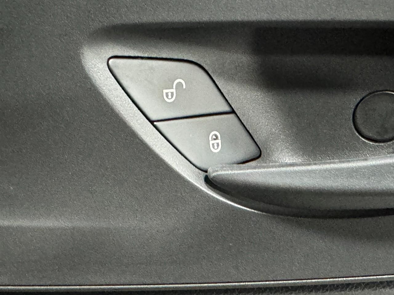 Mercedes-Benz Sprinter Cargo Van Vehicle Full-screen Gallery Image 21