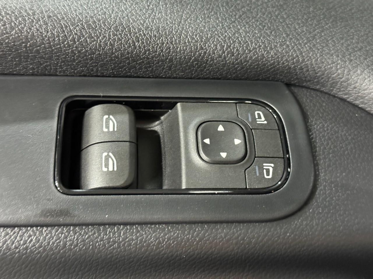 Mercedes-Benz Sprinter Cargo Van Vehicle Full-screen Gallery Image 22