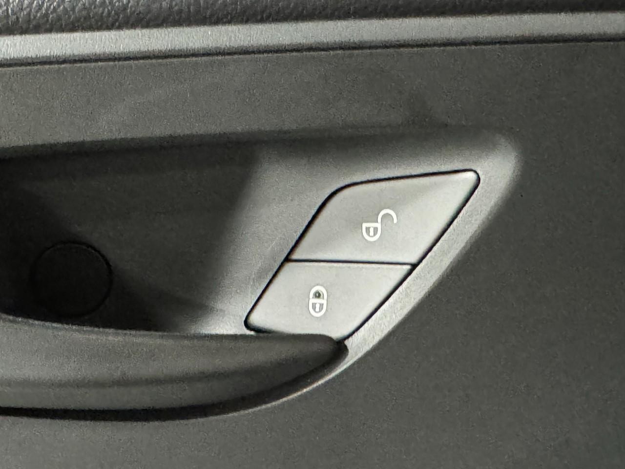 Mercedes-Benz Sprinter Cargo Van Vehicle Full-screen Gallery Image 24