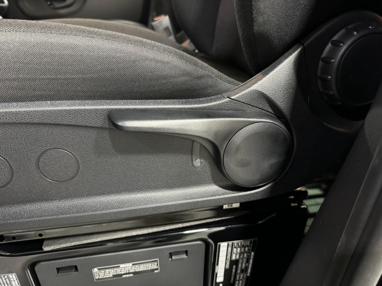 Mercedes-Benz Sprinter Cargo Van Vehicle Full-screen Gallery Image 27