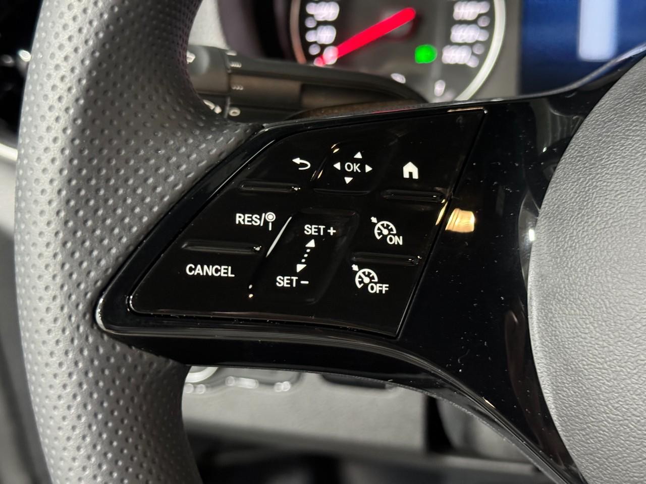 Mercedes-Benz Sprinter Cargo Van Vehicle Full-screen Gallery Image 29