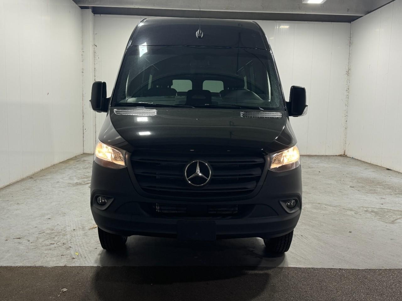 Mercedes-Benz Sprinter Cargo Van Vehicle Full-screen Gallery Image 7