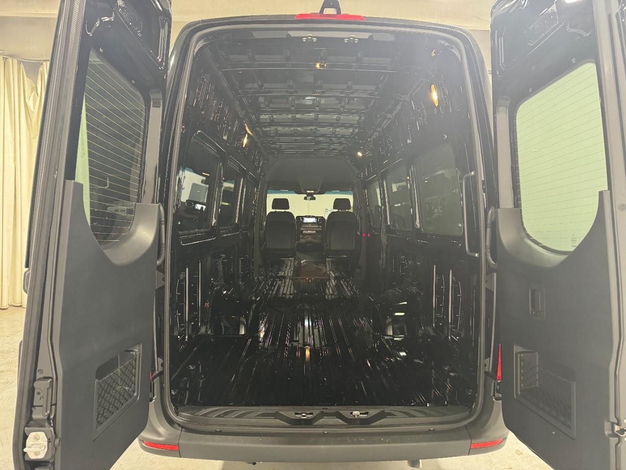 Mercedes-Benz Sprinter Cargo Van Vehicle Full-screen Gallery Image 8