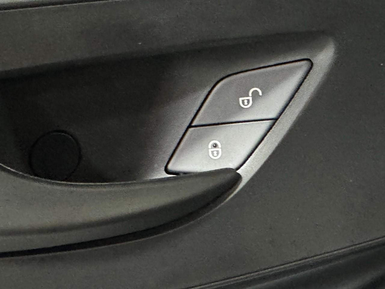 Mercedes-Benz Sprinter Cargo Van Vehicle Full-screen Gallery Image 24