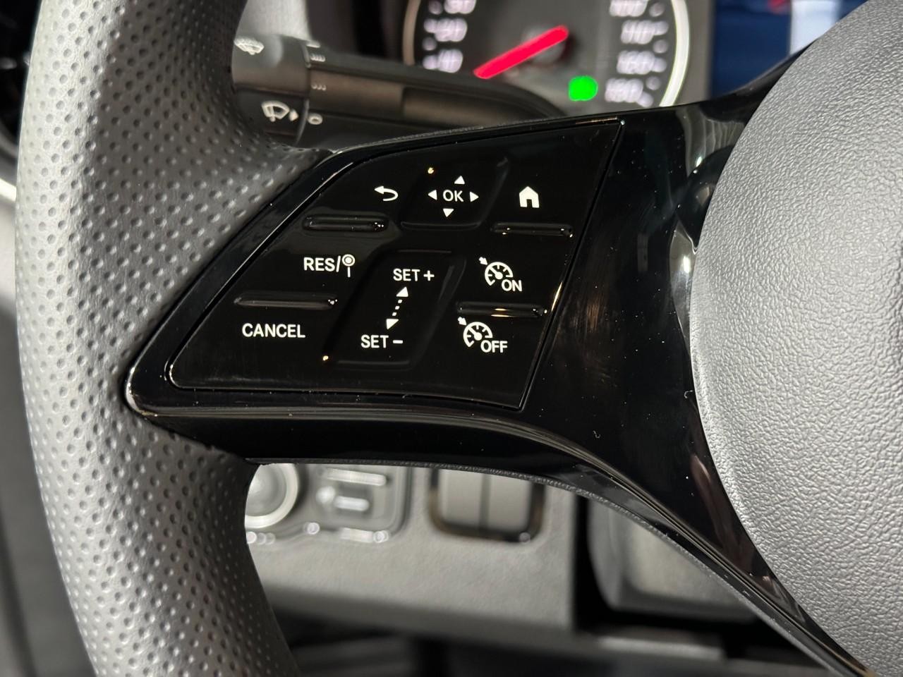 Mercedes-Benz Sprinter Cargo Van Vehicle Full-screen Gallery Image 29