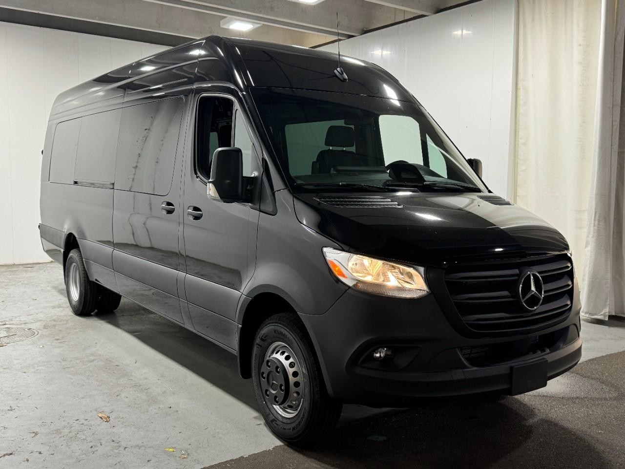 Mercedes-Benz Sprinter Cargo Van Vehicle Full-screen Gallery Image 6
