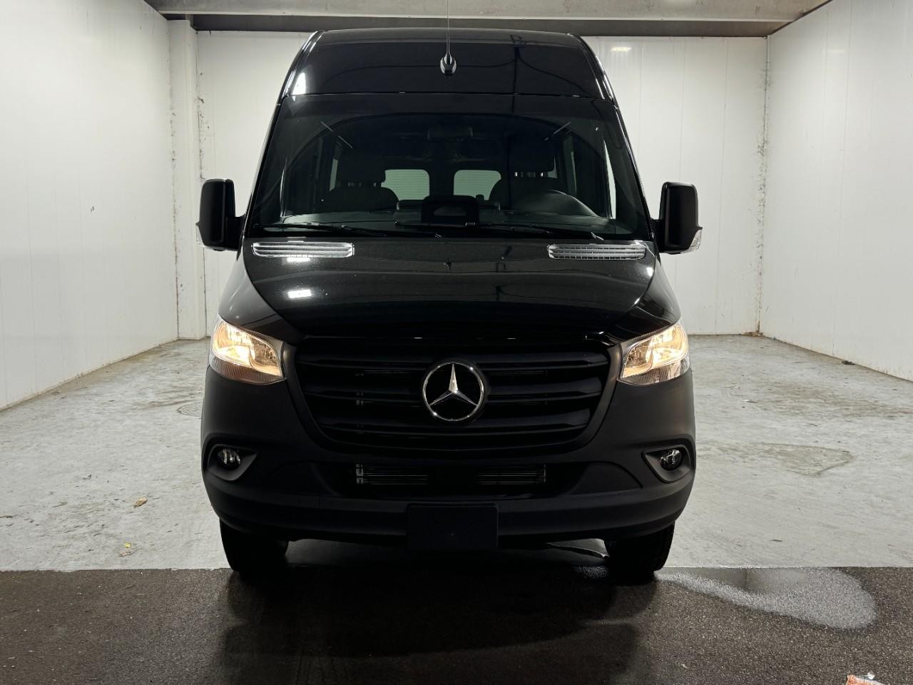 Mercedes-Benz Sprinter Cargo Van Vehicle Full-screen Gallery Image 7