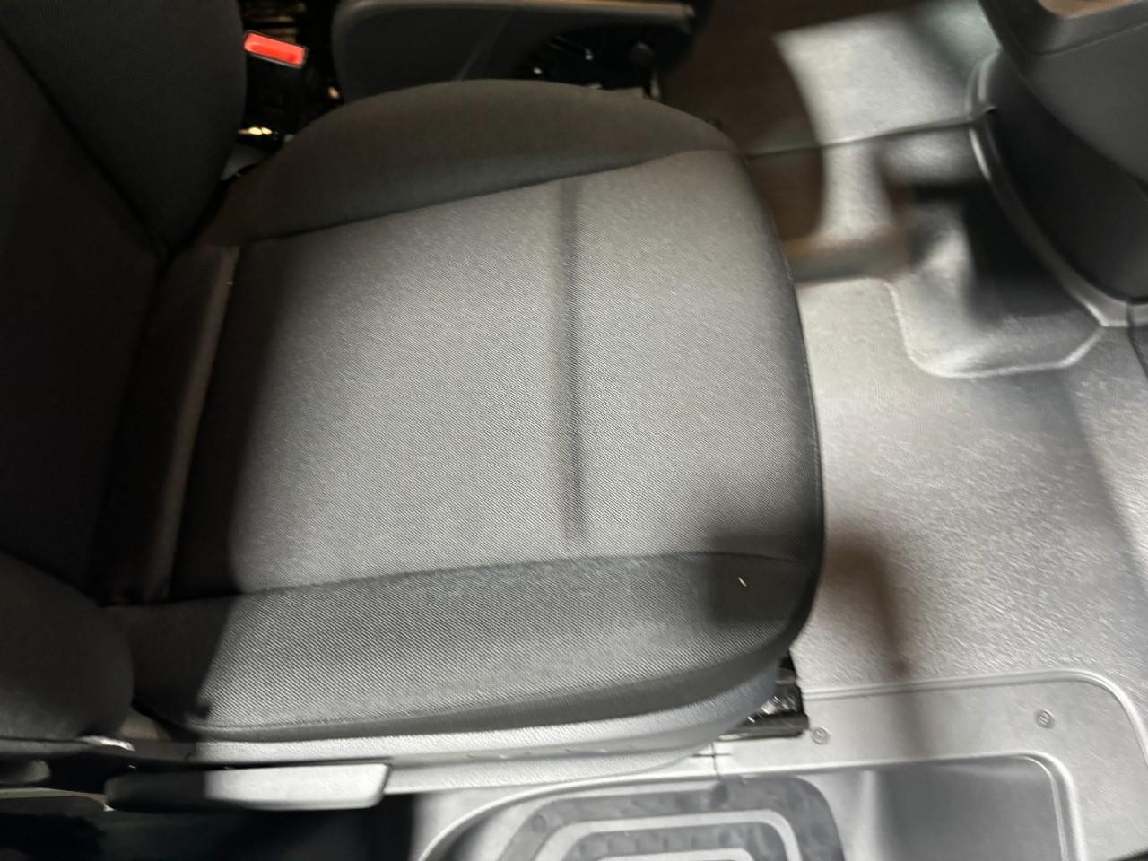 Mercedes-Benz Sprinter Cargo Van Vehicle Full-screen Gallery Image 18